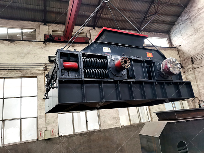 大型半自動液壓對輥破碎機(jī)發(fā)貨 破碎瓜米石 大型半自動液壓對輥破碎機(jī)發(fā)貨 破碎瓜米石