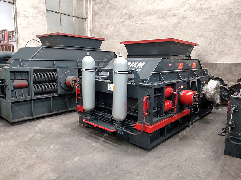 1200x800型液壓對輥制砂機發往烏魯木齊 鵝卵石制砂 1200x800型液壓對輥制砂機發往烏魯木齊 鵝卵石制砂