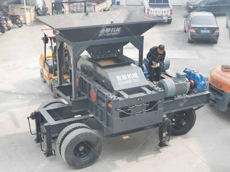 1200x800型移動式對輥破碎機(jī) 大型破碎機(jī)發(fā)貨圖片