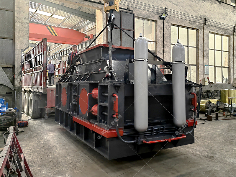 2PG1500x1000大型液壓對輥破碎機第二臺發往云南昆明 2PG1500x1000大型液壓對輥破碎機第二臺發往云南昆明