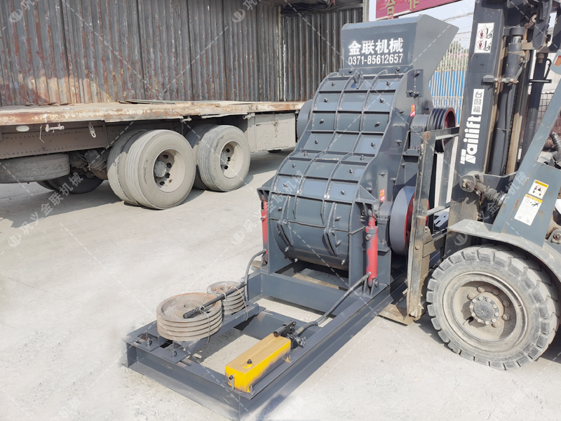 SCF1100X1000大型雙級(jí)粉碎機(jī)發(fā)貨圖片_發(fā)往甘肅平陽_破碎煤矸石 SCF1100X1000大型雙級(jí)粉碎機(jī)發(fā)貨圖片_發(fā)往甘肅平陽_破碎煤矸石