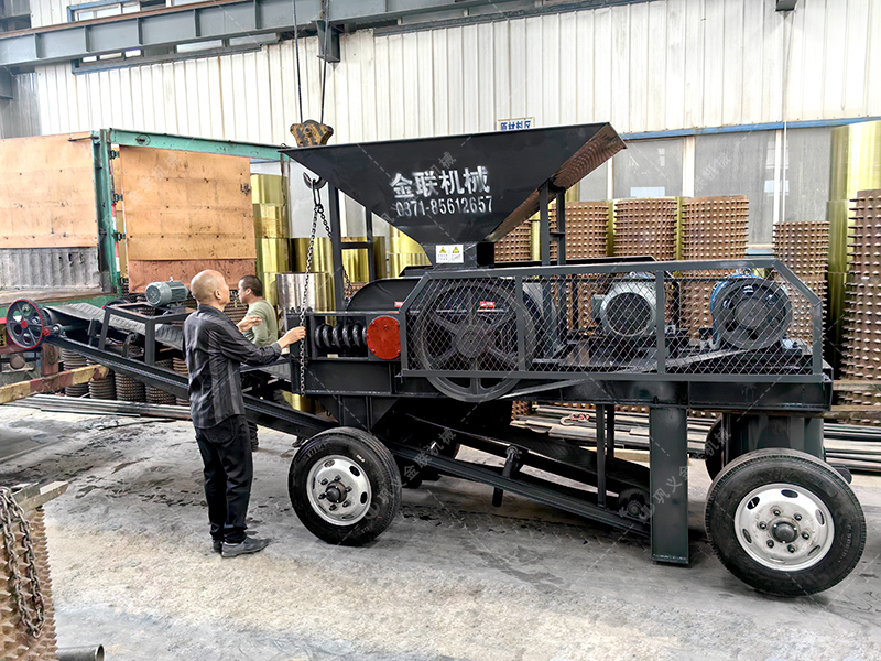 610X400對(duì)輥破碎機(jī)發(fā)貨圖片_發(fā)往甘肅蘭州_破碎金礦石 610X400對(duì)輥破碎機(jī)發(fā)貨圖片_發(fā)往甘肅蘭州_破碎金礦石