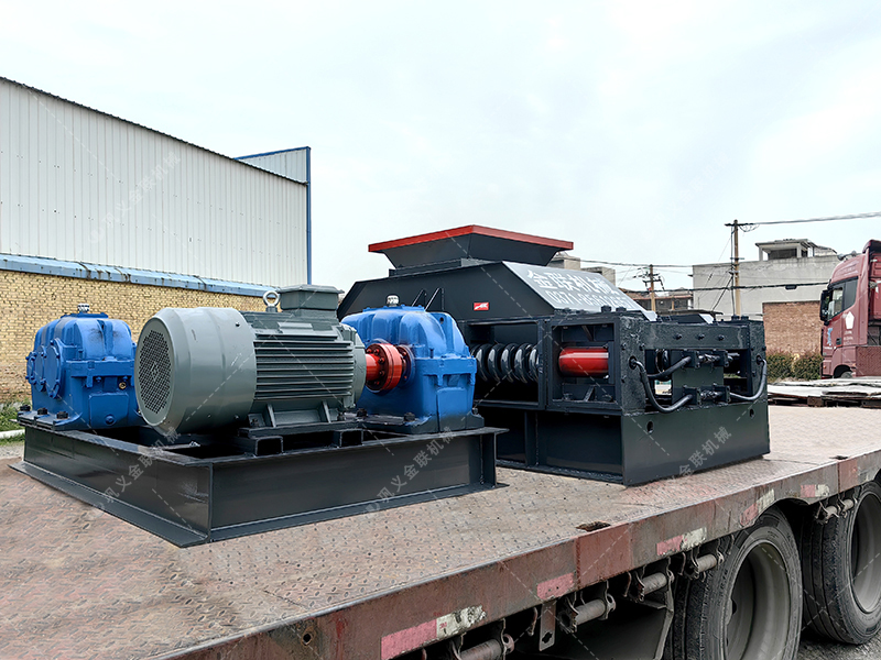 800x600型對輥破碎機發(fā)貨 破碎河卵石 800x600型對輥破碎機發(fā)貨 破碎河卵石