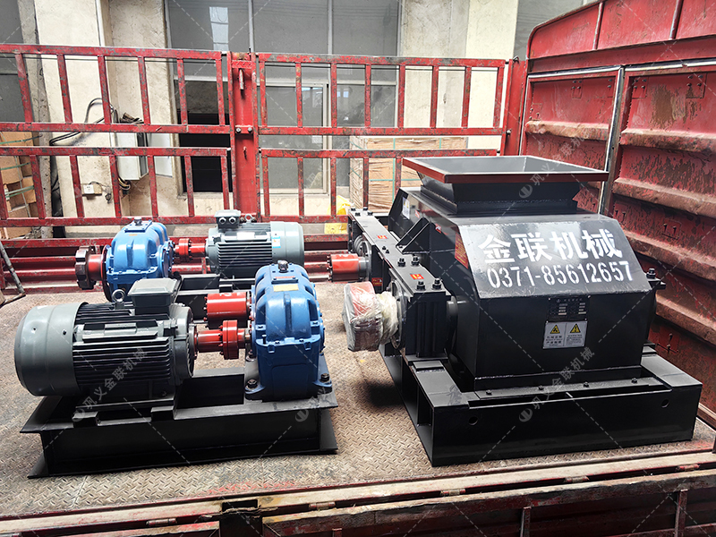 800x600型對輥破碎機發(fā)貨 破碎河卵石 800x600型對輥破碎機發(fā)貨 破碎河卵石