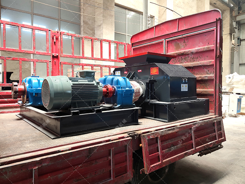 800x600型對輥破碎機發(fā)貨 破碎河卵石 800x600型對輥破碎機發(fā)貨 破碎河卵石