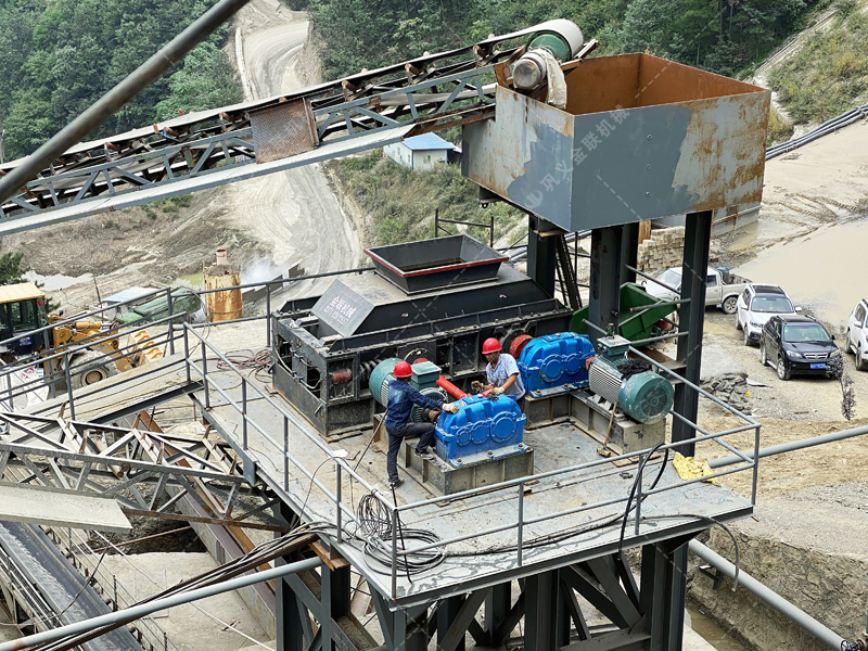 傳統破碎生產線為何要加裝對輥破碎機作為終破設備？