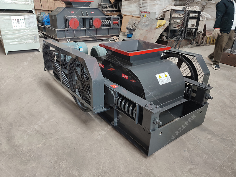 高碳硅鐵特別脆？防過粉碎雙齒輥有何特殊設(shè)計？